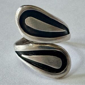 Rare Hecho en Mexico MODERNIST Bypass Sterling Silver & Black Wrap Ring Vintage